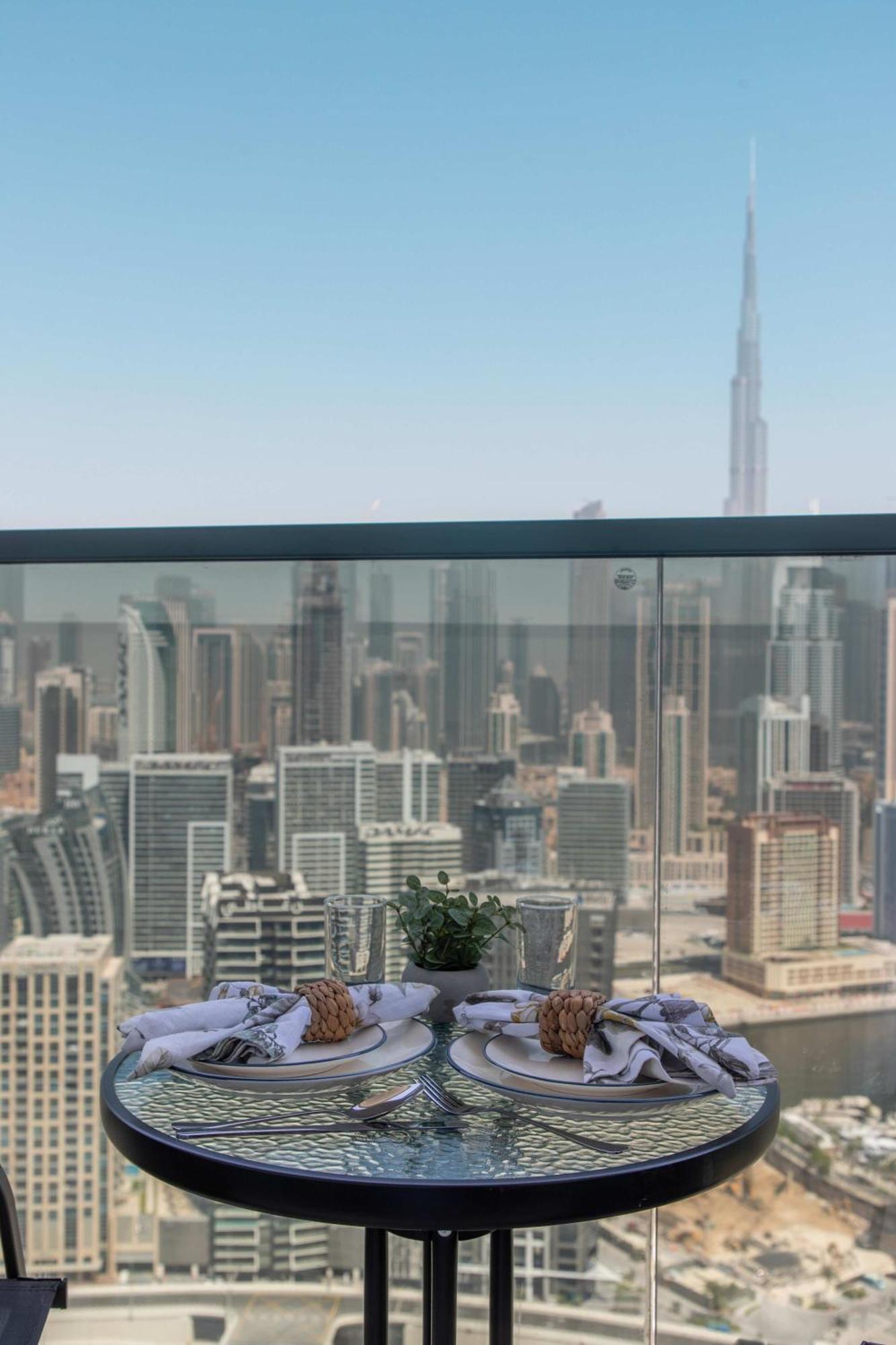 Frank Porter - Nobles Tower * Dubai