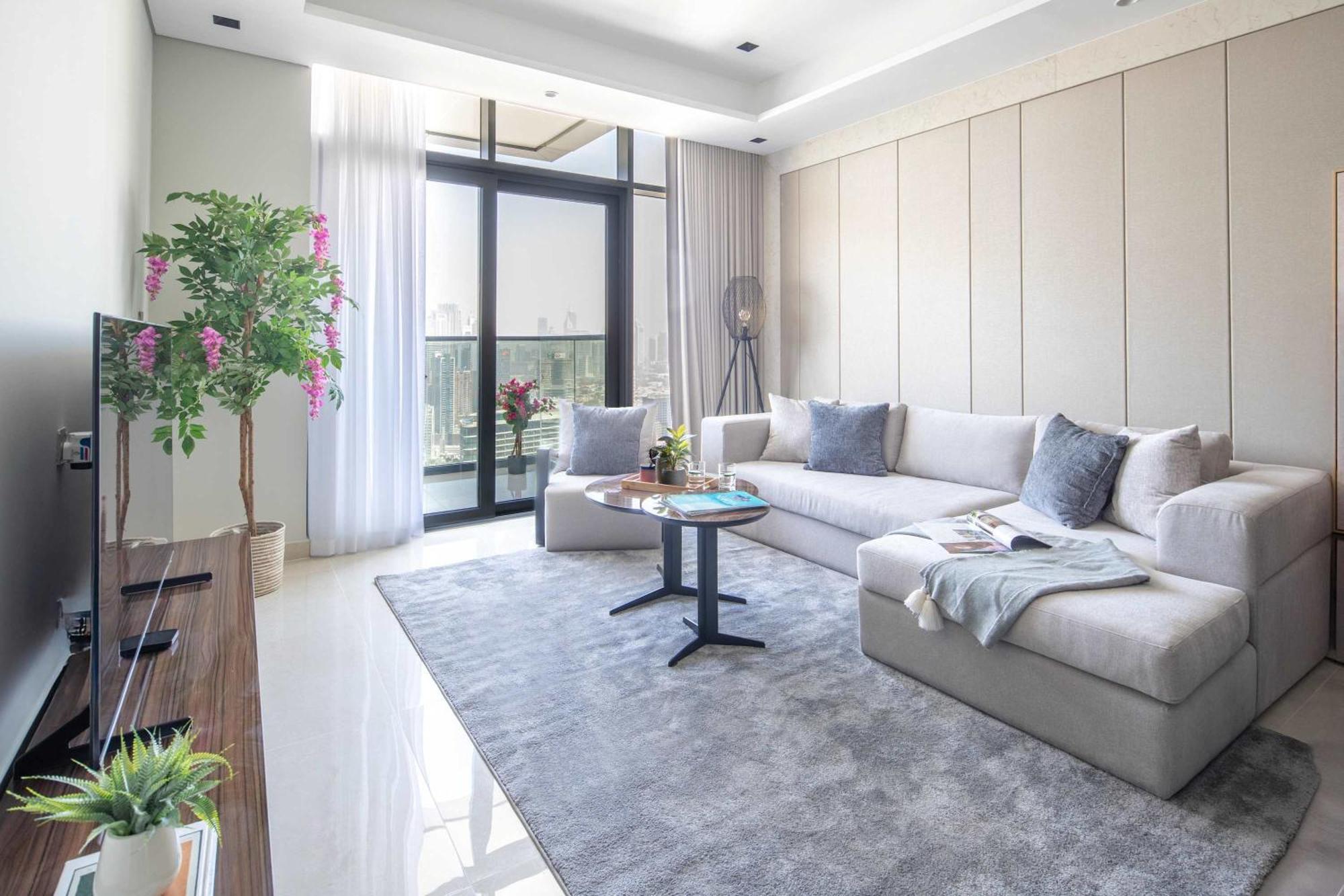 Frank Porter - Nobles Tower Apartment Dubai